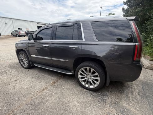 Used 2017 Cadillac Escalade Premium Luxury AWD/4WD image 7