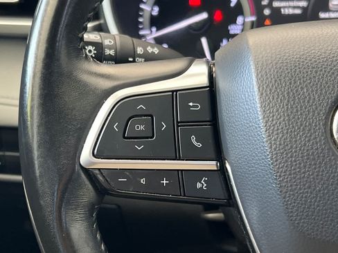 Used 2021 Toyota Highlander XLE AWD/4WD image 28