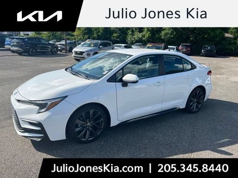 Used 2025 Toyota Corolla SE FWD image 1