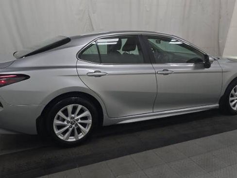 Used 2024 Toyota Camry SE FWD image 2