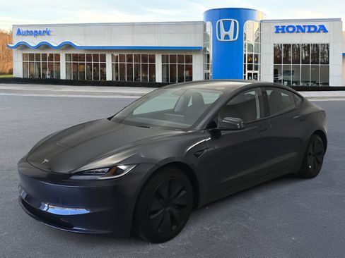 Used 2024 Tesla Model 3 Standard Range image 1