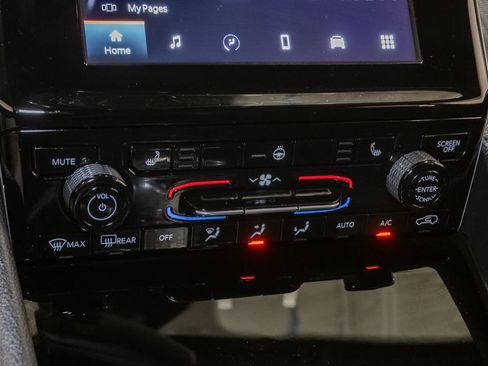 Certified 2024 Jeep Grand Cherokee L Altitude AWD/4WD image 19