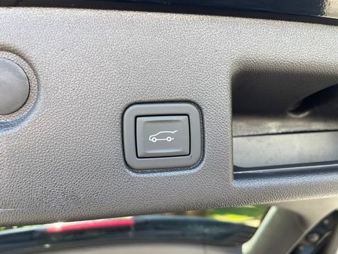 Used 2024 Chevrolet Equinox LT w/ LPO, Floor Liner Package FWD image 40