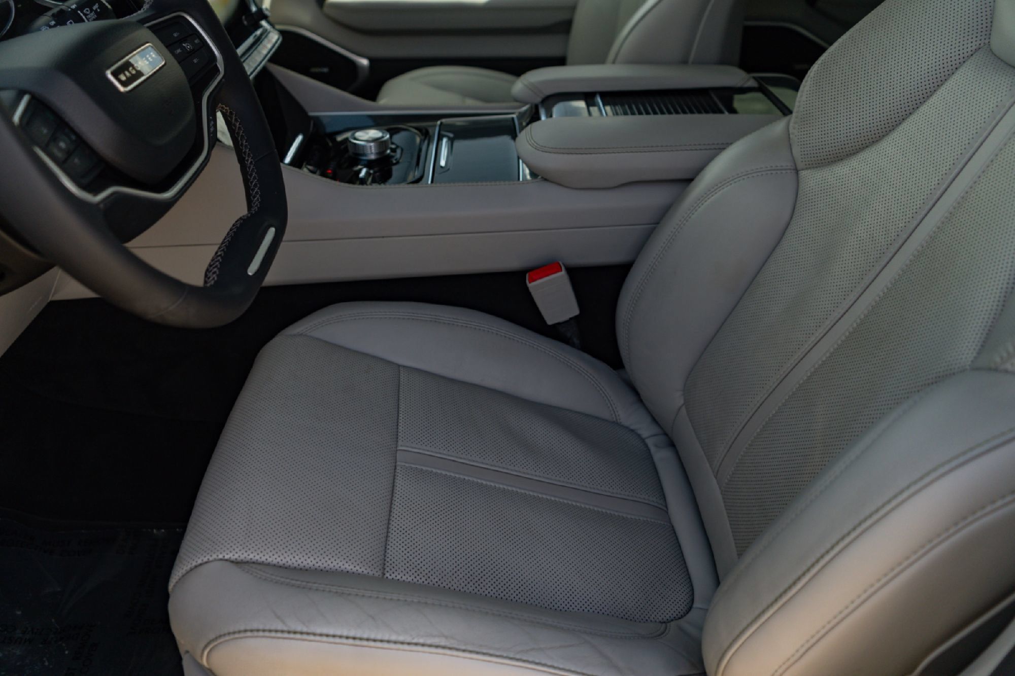Used 2022 Jeep Wagoneer Series I w/ Premium Group I AWD/4WD image 9