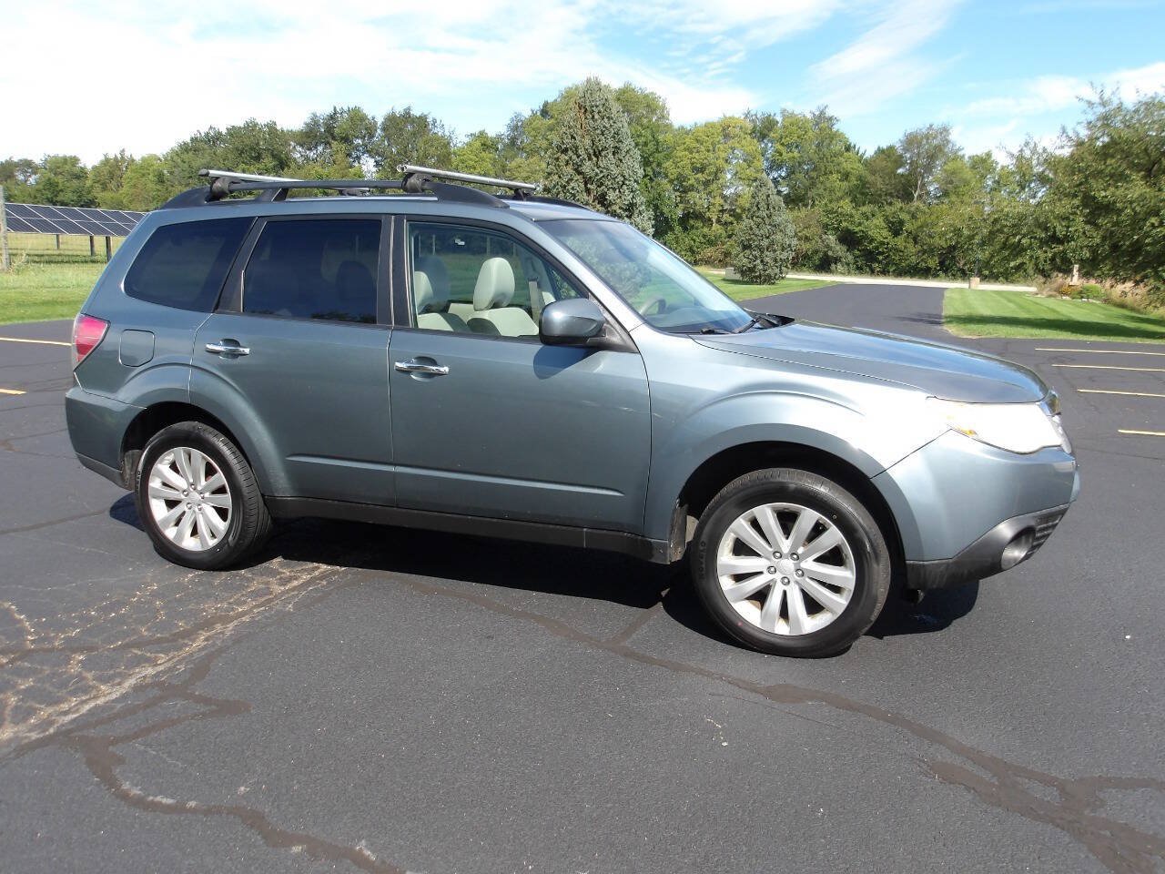 Used 2013 Subaru Forester 2.5X Premium w/ All-Weather Pkg AWD/4WD image 9