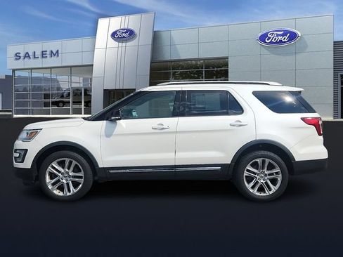 Used 2017 Ford Explorer XLT w/ Equipment Group 202A AWD/4WD image 5