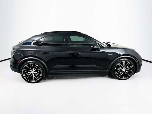 Certified 2025 Porsche Macan Electric RWD image 8