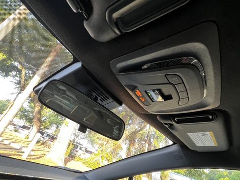 Used 2025 Toyota Corolla SE image 29