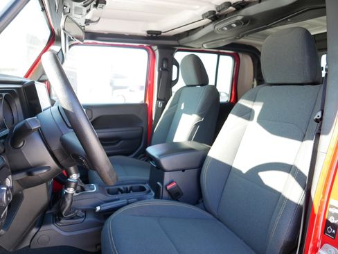 Certified 2024 Jeep Gladiator Sport image 33