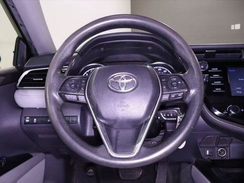 Used 2018 Toyota Camry LE FWD image 17