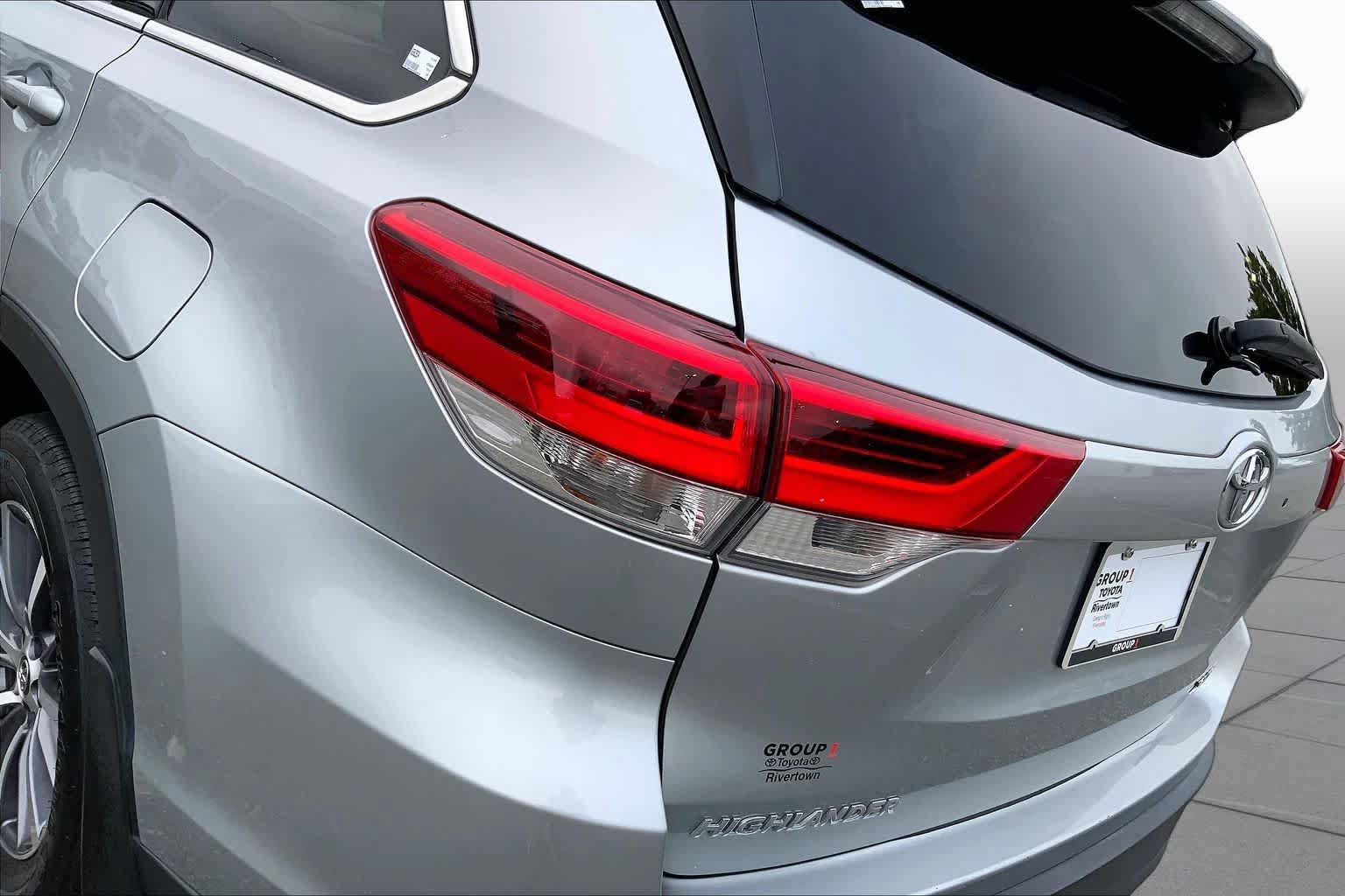 Used 2019 Toyota Highlander XLE AWD/4WD image 25