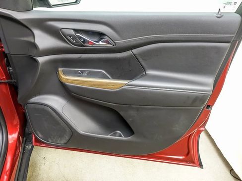 Used 2023 GMC Acadia SLE w/ Driver Convenience Package image 28