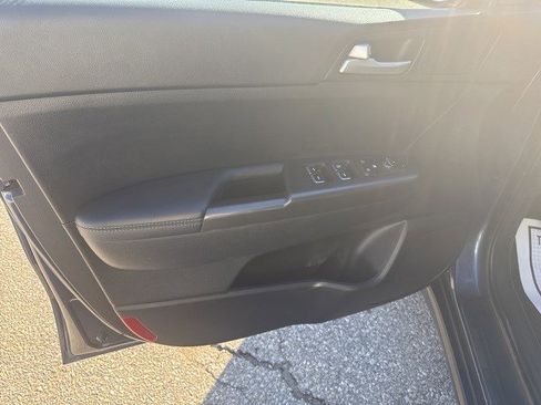 Used 2021 Kia Sportage LX image 9