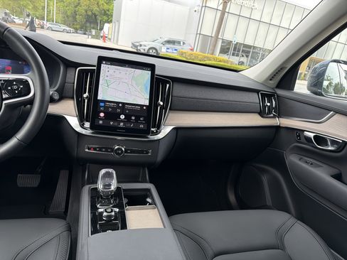 Certified 2025 Volvo XC90 B6 Plus AWD/4WD image 31