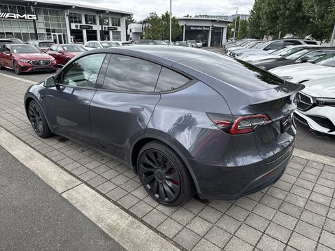 Used 2022 Tesla Model Y Performance AWD/4WD image 7