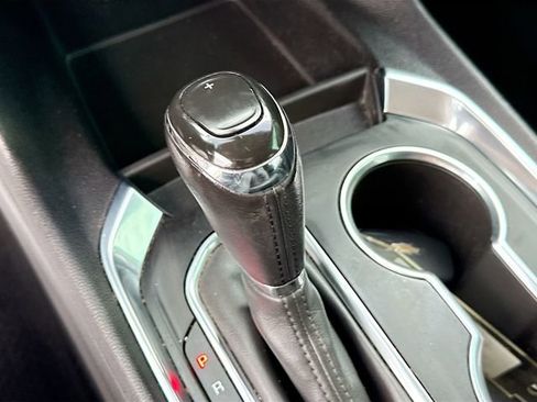 Used 2019 Chevrolet Traverse RS image 18