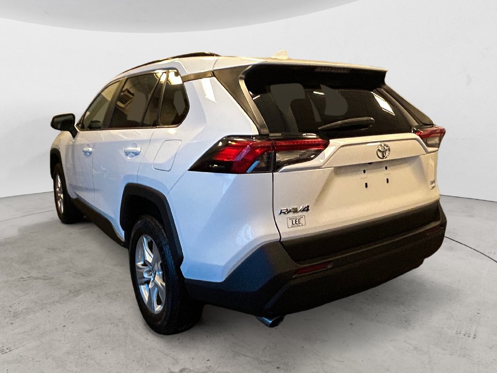 Used 2020 Toyota RAV4 XLE AWD/4WD image 3