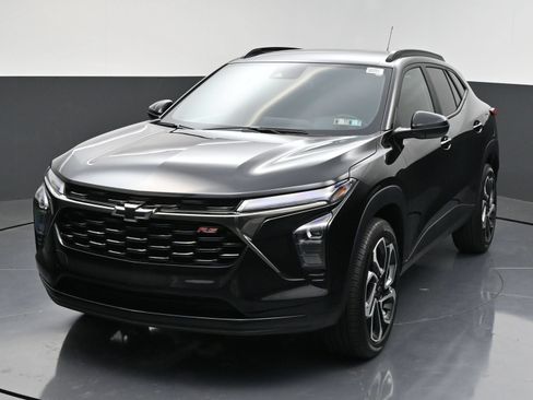 Certified 2026 Chevrolet Trax RS w/ Driver Confidence Package FWD image 3