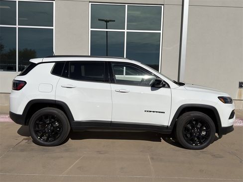 New 2026 Jeep Compass Latitude image 4