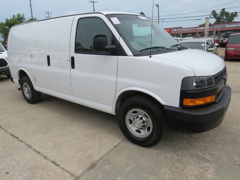Used 2018 Chevrolet Express 2500 2500 Cargo image 3