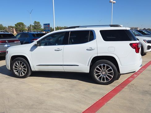 Used 2022 GMC Acadia Denali w/ Denali Ultimate Package FWD image 4