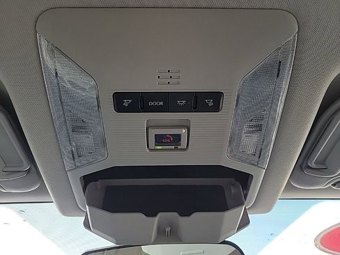 Used 2023 Toyota RAV4 XLE FWD image 20