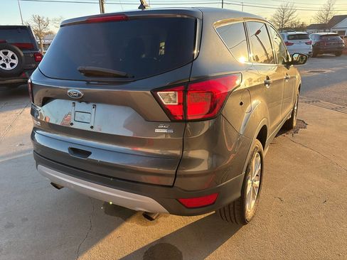 Used 2019 Ford Escape SE image 6