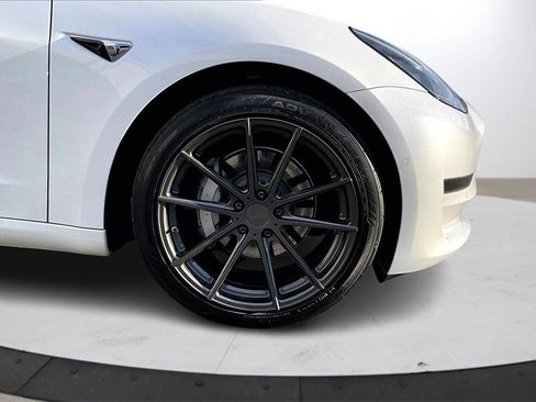 Used 2020 Tesla Model 3 Long Range image 32