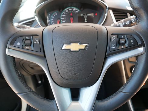 Used 2022 Chevrolet Trax LT w/ LT Convenience Package image 25