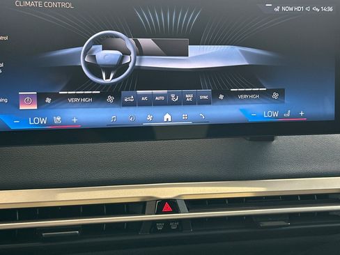 Used 2024 BMW iX xDrive50 w/ Sport Package AWD/4WD image 28