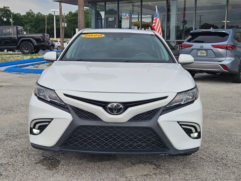 Used 2020 Toyota Camry SE FWD image 2