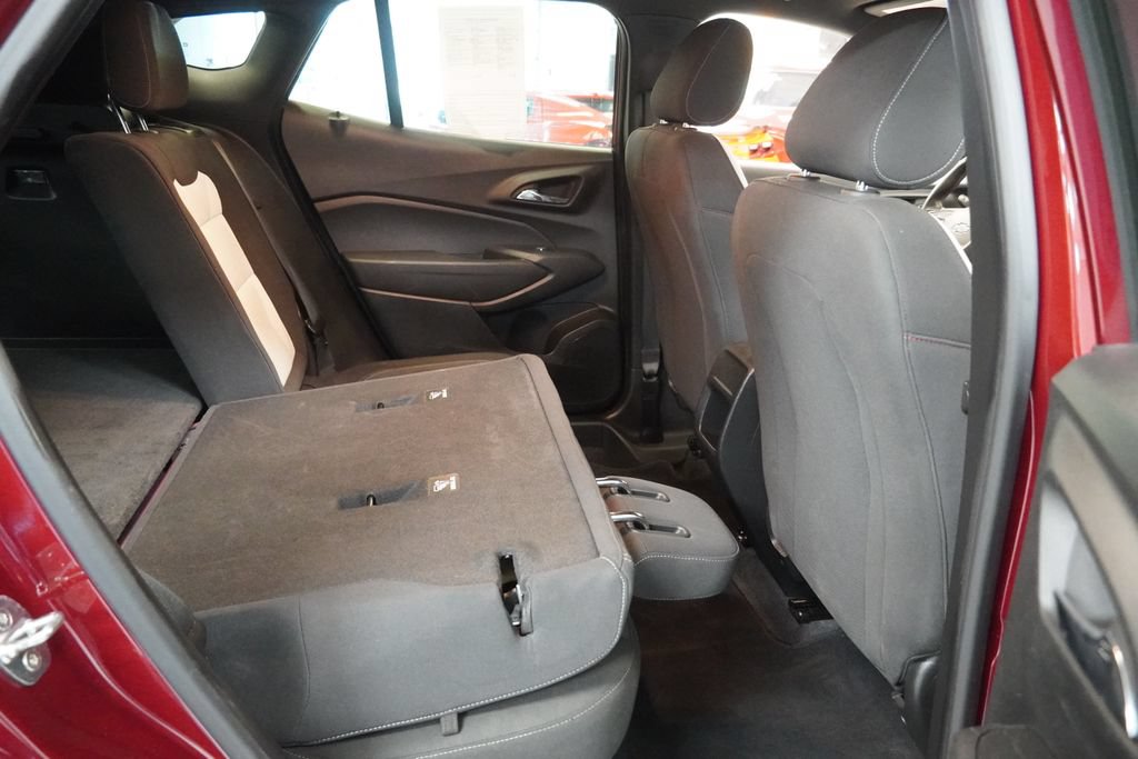 Used 2024 Chevrolet Trax RS FWD image 30