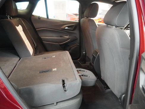 Used 2024 Chevrolet Trax RS FWD image 30