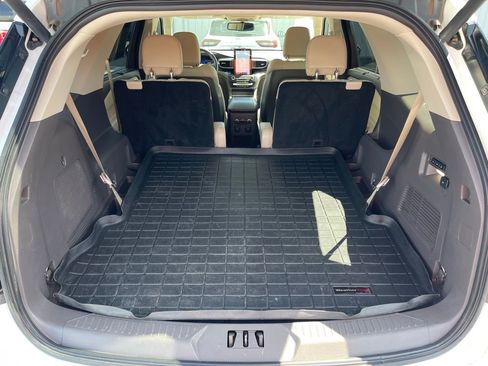 Used 2020 Ford Explorer Platinum w/ Premium Technology Package image 7