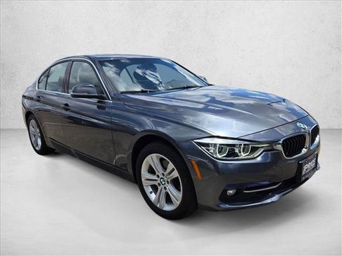 Used 2018 BMW 330i Sedan RWD image 3