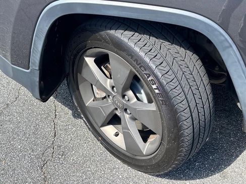 Used 2016 Jeep Cherokee 75th Anniversary FWD image 27