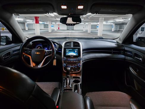 Used 2015 Chevrolet Malibu LT w/ Power Convenience Package image 3