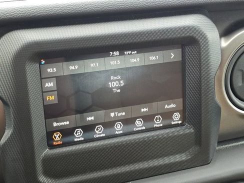 Used 2023 Jeep Gladiator Sport AWD/4WD image 24