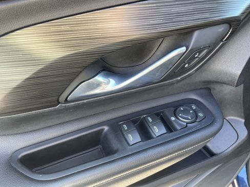 Used 2022 GMC Terrain SLE image 12