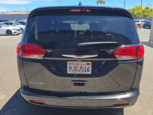Used 2024 Chrysler Voyager LX FWD image 3