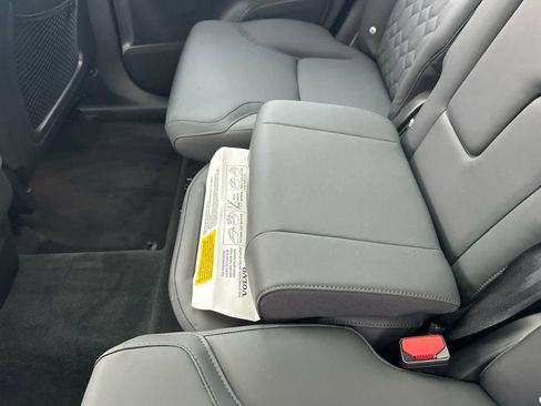 Certified 2025 Volvo XC90 B6 Plus image 26