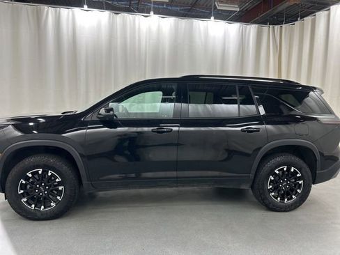 Used 2024 Chevrolet Traverse Z71 image 3