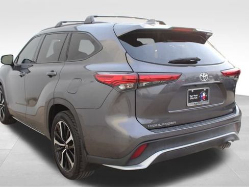 Used 2022 Toyota Highlander XSE image 6