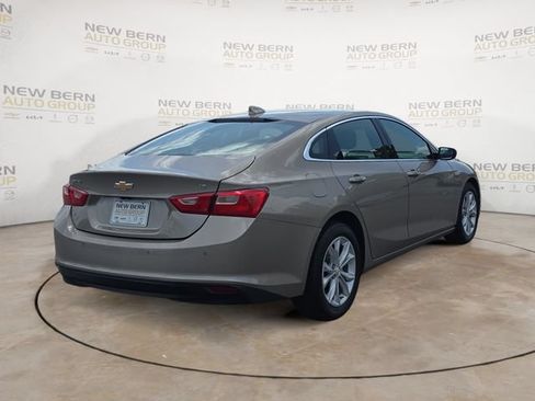 Used 2025 Chevrolet Malibu LT FWD image 5