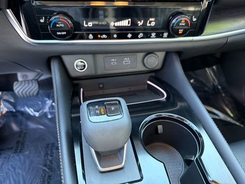 Used 2023 Nissan Rogue Platinum image 29