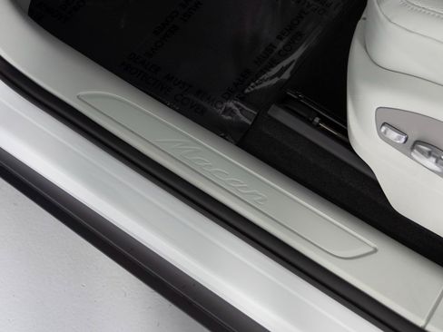New 2026 Porsche Macan image 17
