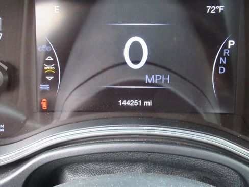 Used 2017 Jeep Grand Cherokee Altitude image 30