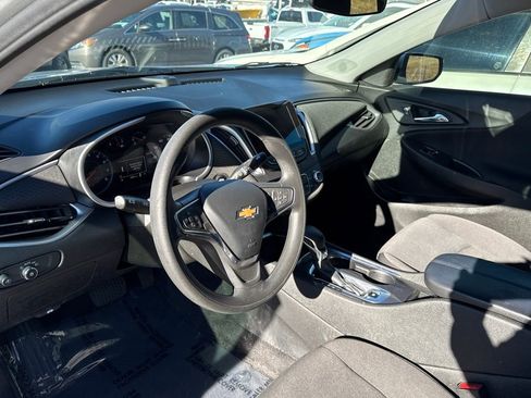 Used 2022 Chevrolet Malibu LT image 24