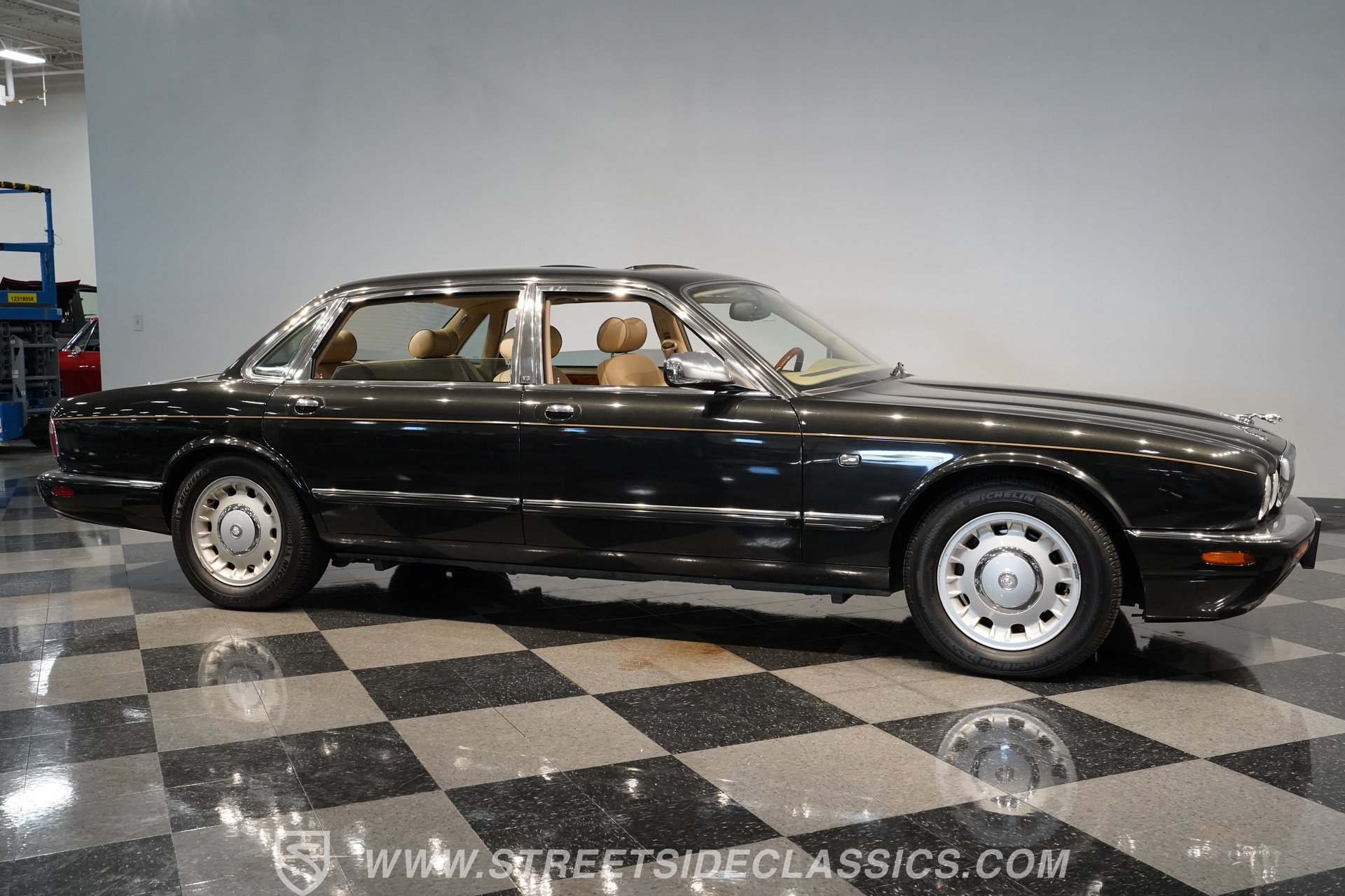 Used 1998 Jaguar XJ8 L RWD image 16