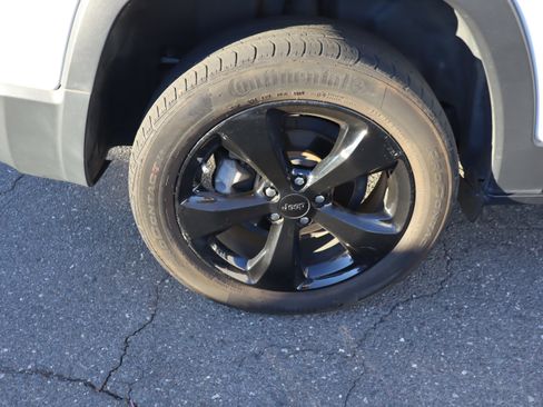 Used 2020 Jeep Cherokee Latitude Plus image 38